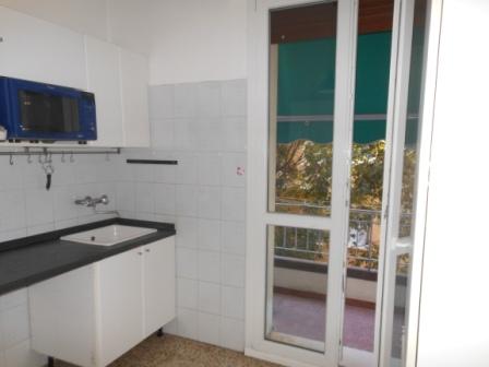 La cucina con l'accesso al balcone 3